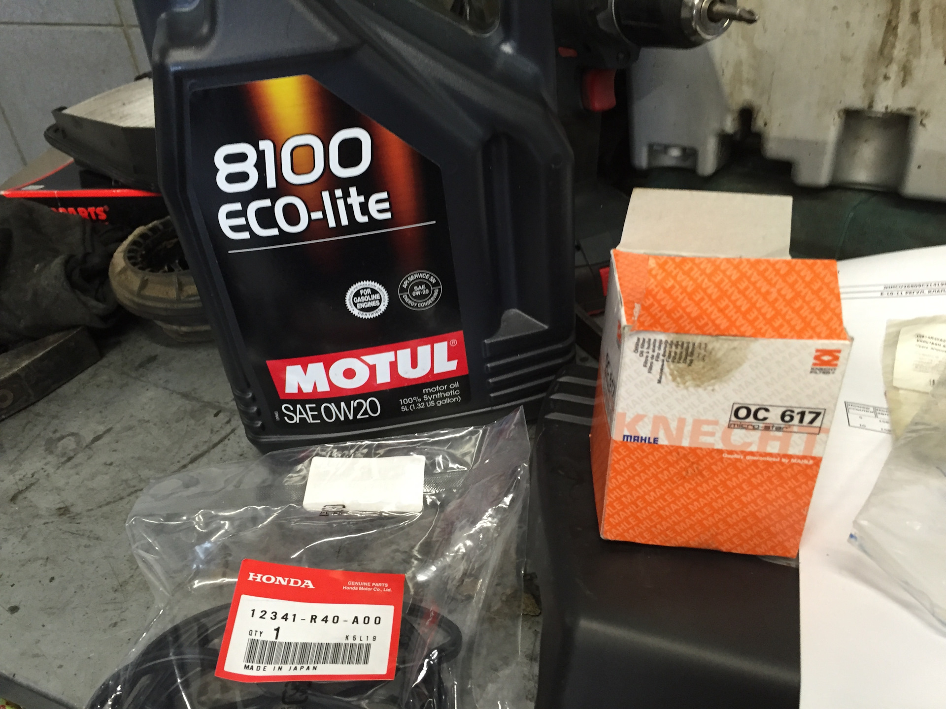 Масло мотюль 0w20. Мотюль 8100 Eco-Lite 0w20. Motul 8100 Eco-Lite 0w-20. Motul 8100 Eco-Lite 0w20 4 л. Масло Motul 8100 Eco-Lite 0w20 4л.